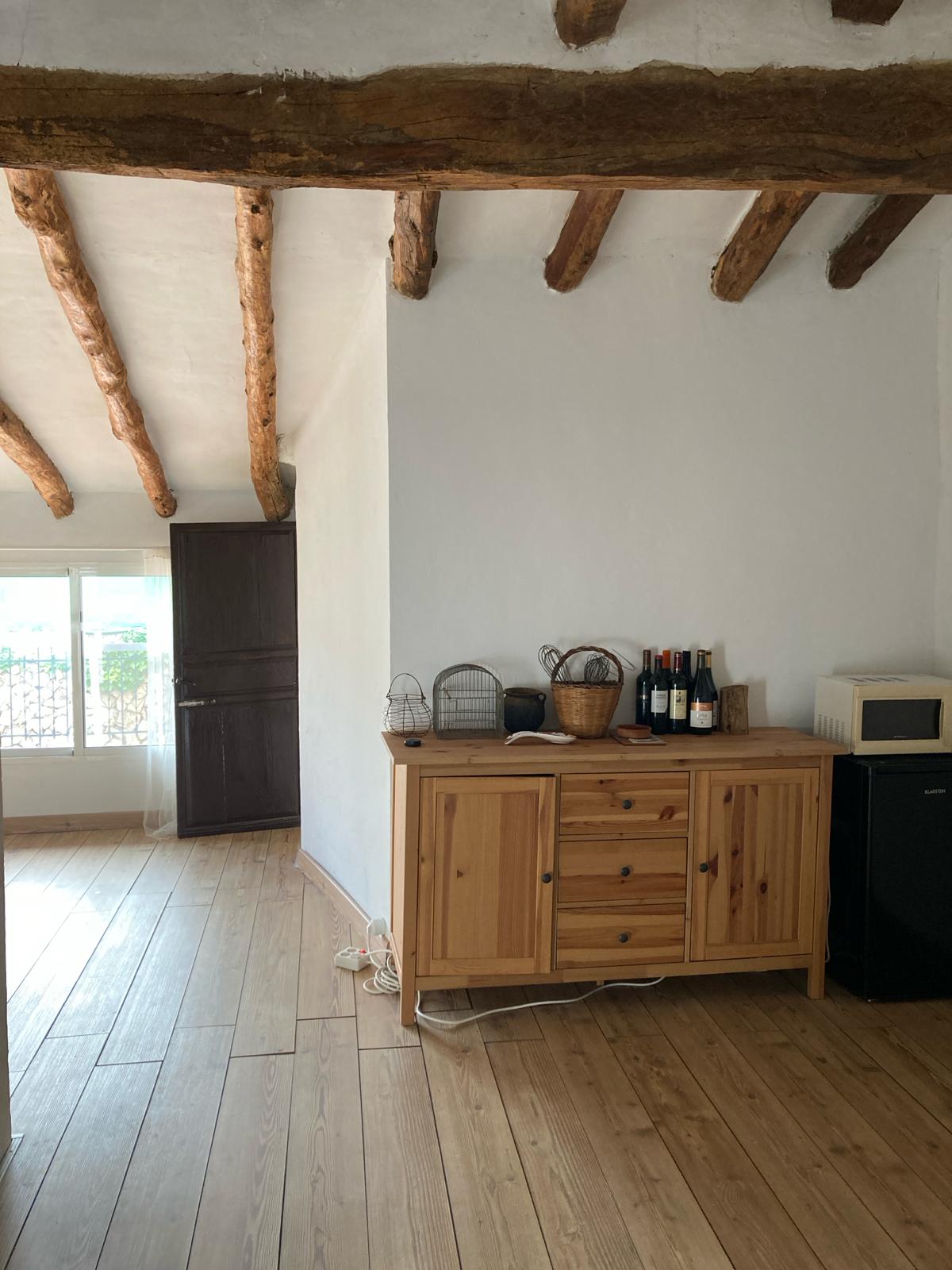 zweiter-stock-mit-Kühlschrank-und-Mikrowelle